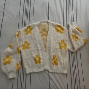 White and yellow daisy cardigan. Size small and only worn once.